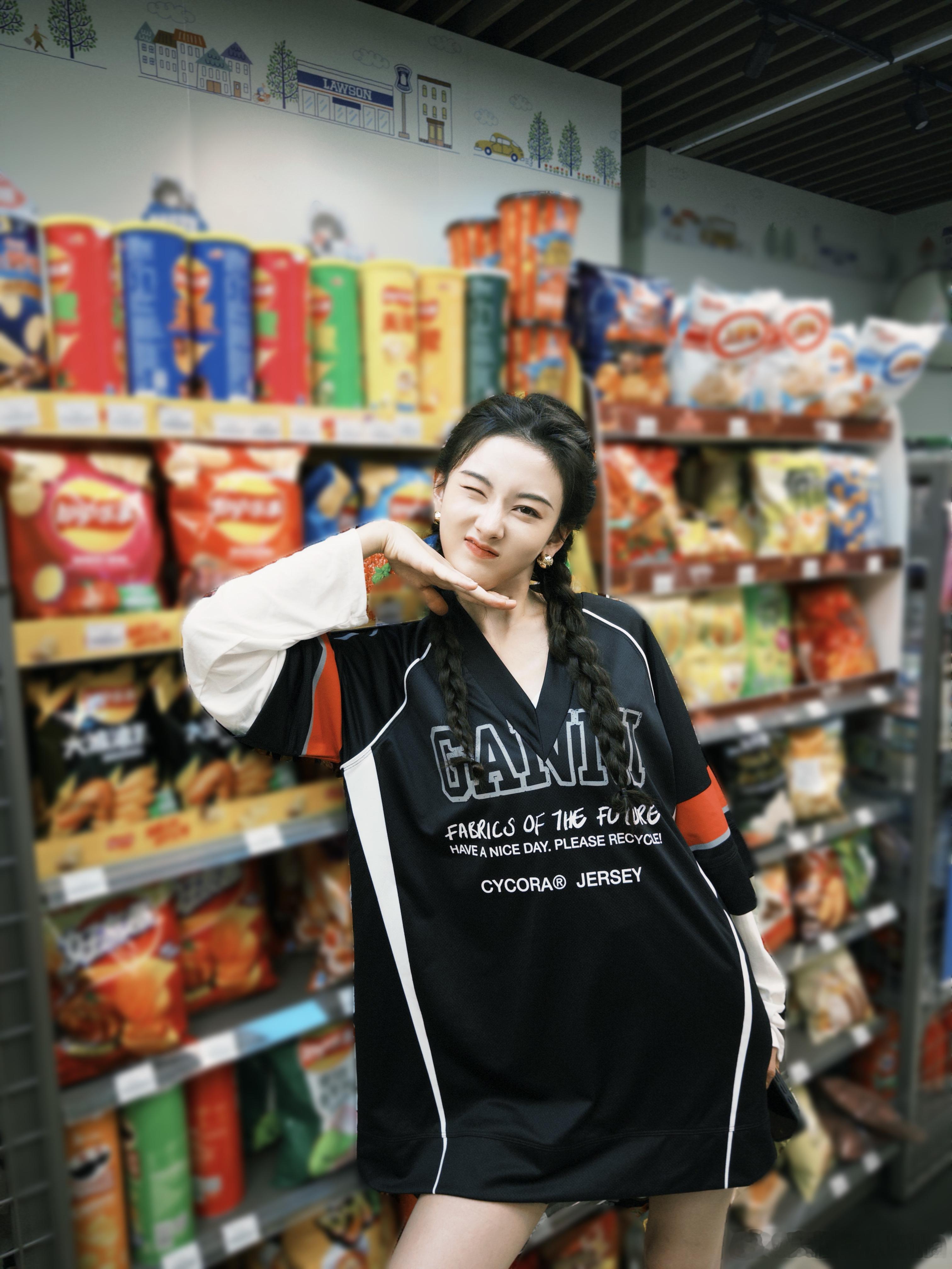 宋祖儿纯素颜宋祖儿在复制粘贴的时代，你是手写的诗