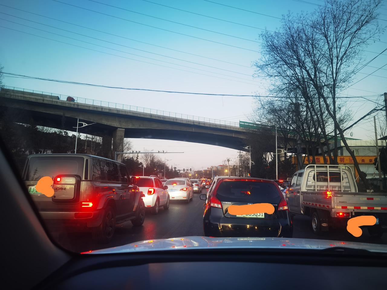 什么时候开车最累？开车最累的时候是在城区里面，尤其是在老城区上下班高峰期。我