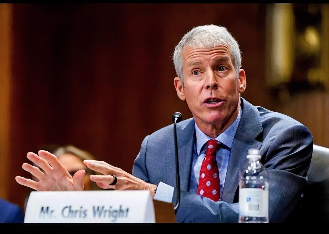 美国能源部长遭遇尴尬一幕：不到2个小时改口，但油价一点也没给他面子！当地时间