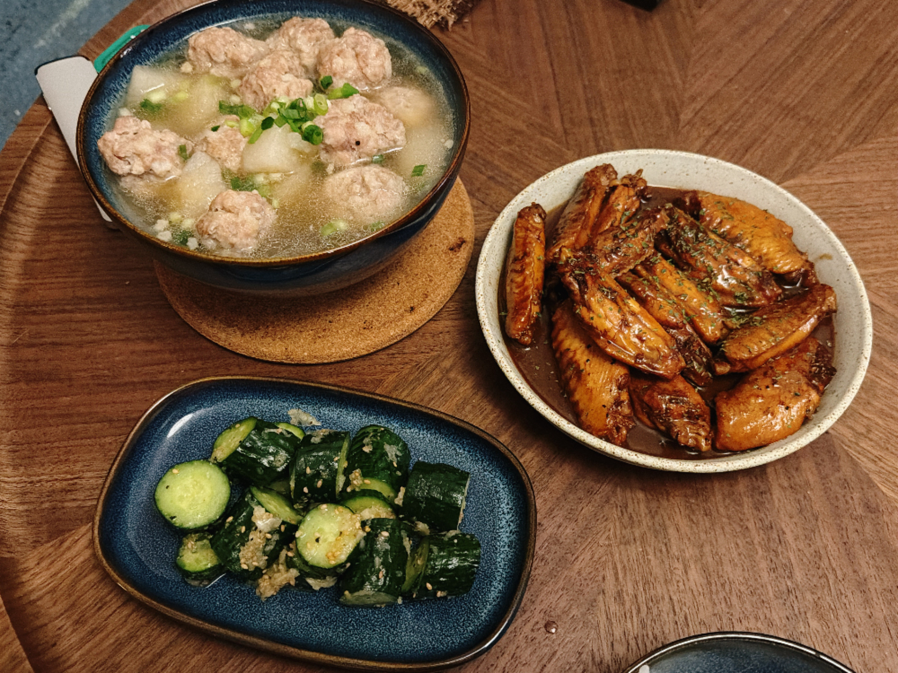 一到秋天就好喜欢做饭。回国之后发现真的做饭太舒服了，不愁调料买不到，菜价便宜到不