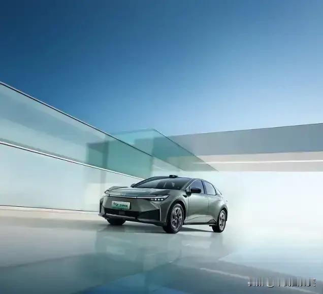 丰田bZ3的这次大幅降价从是16万进入10万以内，降低到人人都可以入手。