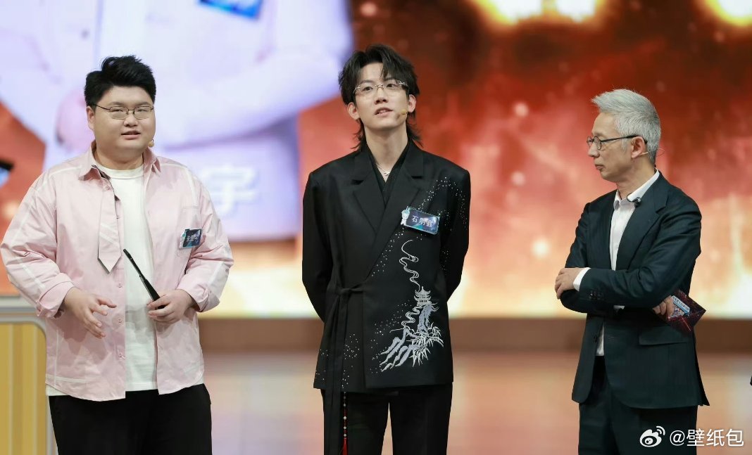 石明鑫脑王最强大脑没有人会一直赢，除非你是石明鑫。单手插兜，冷静解题，把最强大脑