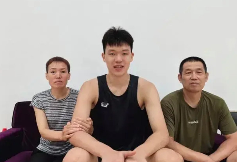 杨瀚森爹妈做梦都要笑醒不是因为儿子将要4年赚2139万美元，也不是儿子被NBA