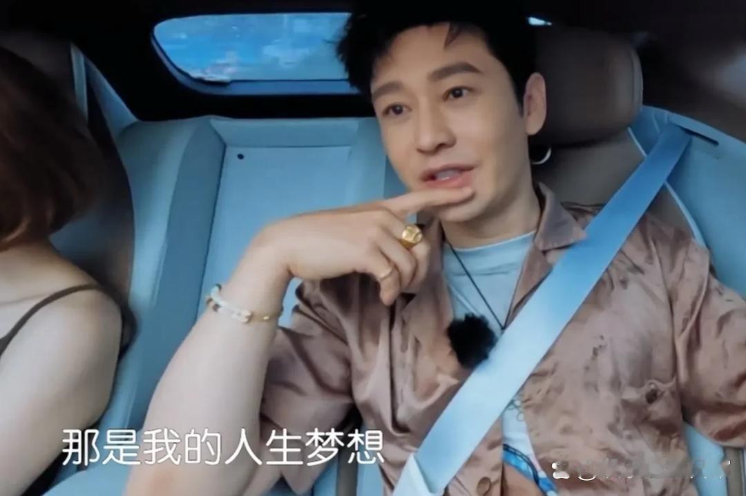 综艺里一段对话，戳中很多人。姜妍感慨下雨天煮一锅泡面，吃完睡一觉，日子特别舒服。可黄晓明听完，认真回
