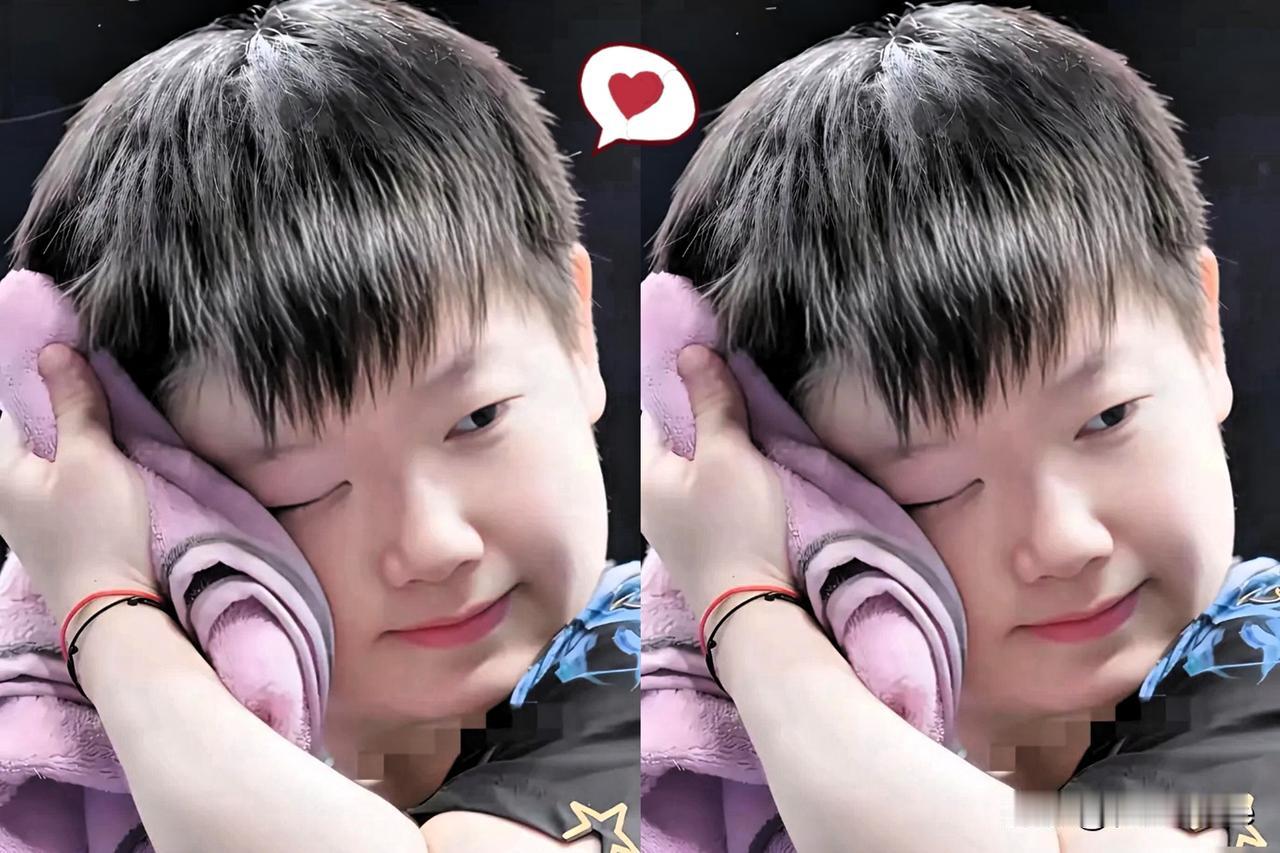 资本估计要气炸了！砸下几千万捧出来的精修偶像，竟输给了一个成天顶着鸡窝头的小姑