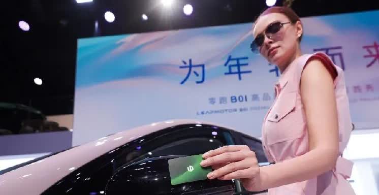 世界汽车发动机前三名分别是第三名奔驰故障率0.83%第二名丰田故障率0.