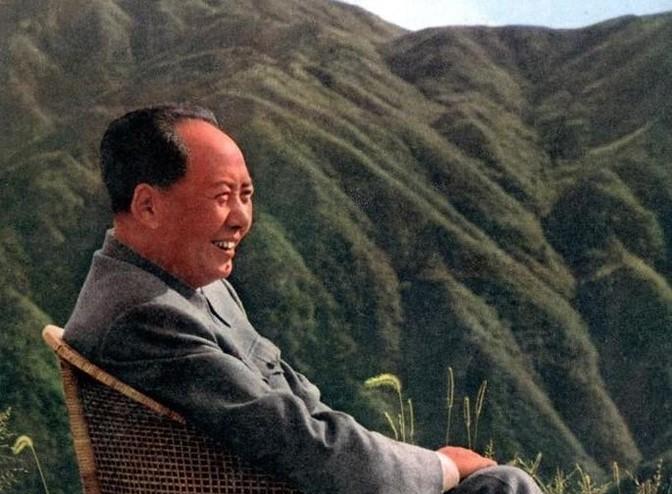 毛主席特别喜欢祖国的大好河山，并且酷爱登山，他的很多诗词都是在登山的时候获取的灵