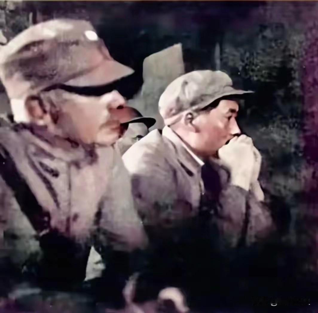 这张珍贵合影你肯定没见过！这张合影拍摄于1938年4月1日，白求恩和毛主席唯