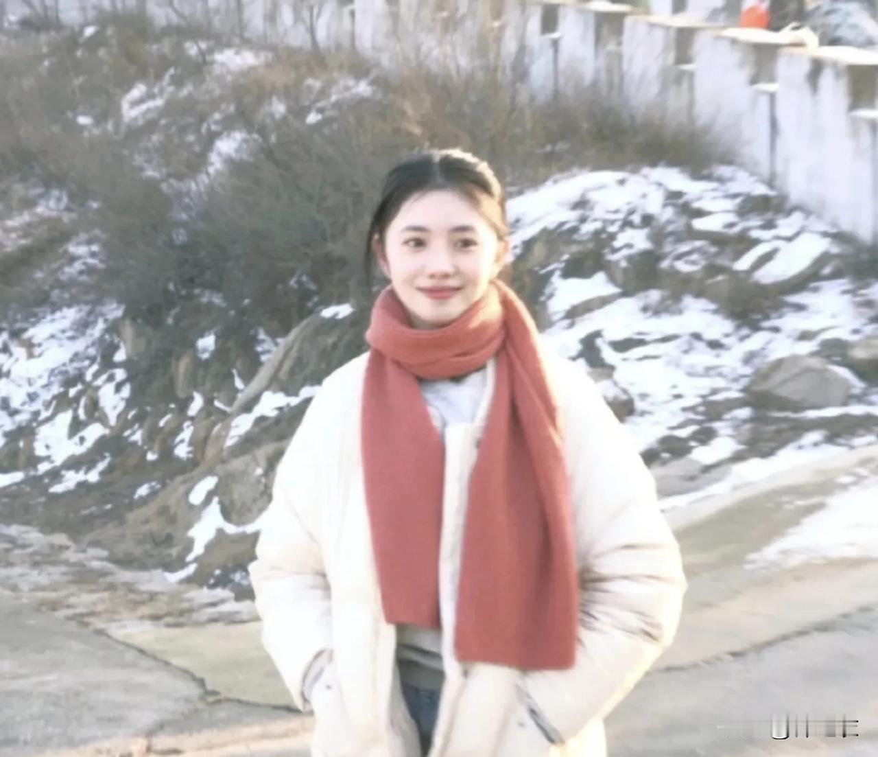 刘浩存不当明星也会红，而且感觉她的物欲是比较低的，现在电影行业不景气，风口是短剧