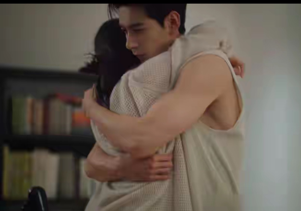 陈星旭186cm，卧推120公斤。这体型差，真不是特效。都说他一身肌肉，像金刚芭