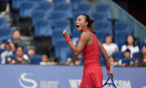 中网: 郑钦文2-0斯维托丽娜, 时隔17个月再进1000赛四强
