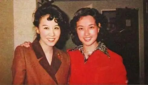 经典珍藏一一80年代的中国电影是新时期的崛起走向辉煌，家喻户晓的劉曉慶在电影表演艺术上不断在银幕上塑