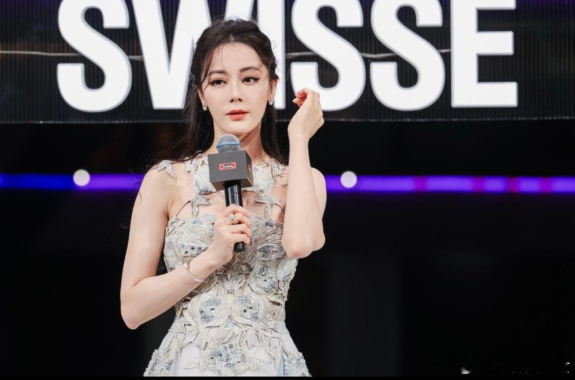热巴怎么能漂亮成这样热巴也太美了吧！女人，你怎么能漂亮成这样，健康、自信、元气