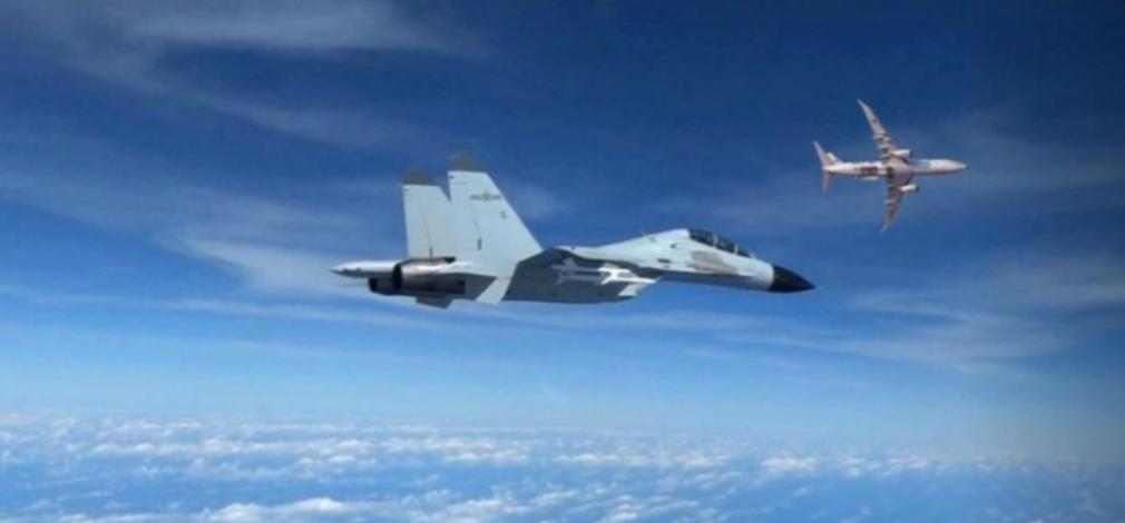 果不其然。美国国防部突然宣布了。从南海到东海，美方公开的影像里，最常见的