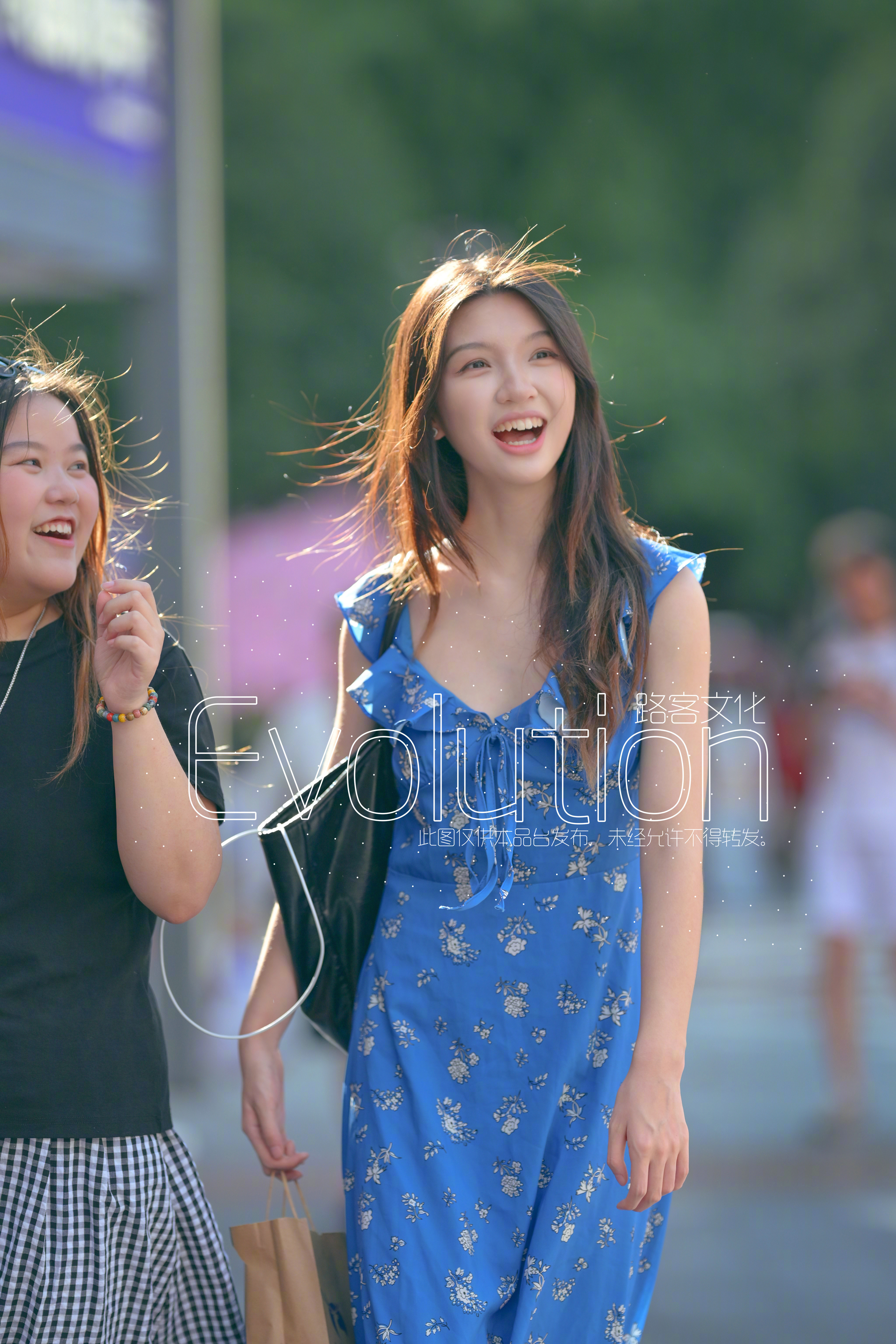这一张和上一张真的很难取舍！我觉得都很OK四张成了一个连串的动画​​​