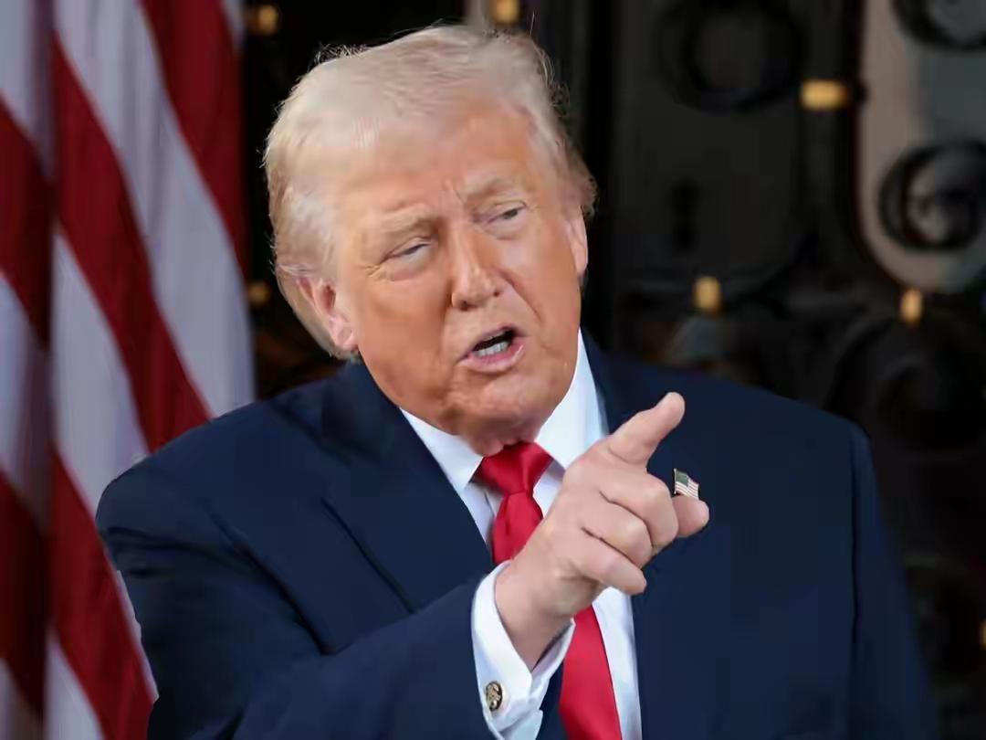 惊爆！特朗普签字“清理门户”，中美关系真要迎来大转机？近日，国际政治舞台又掀起