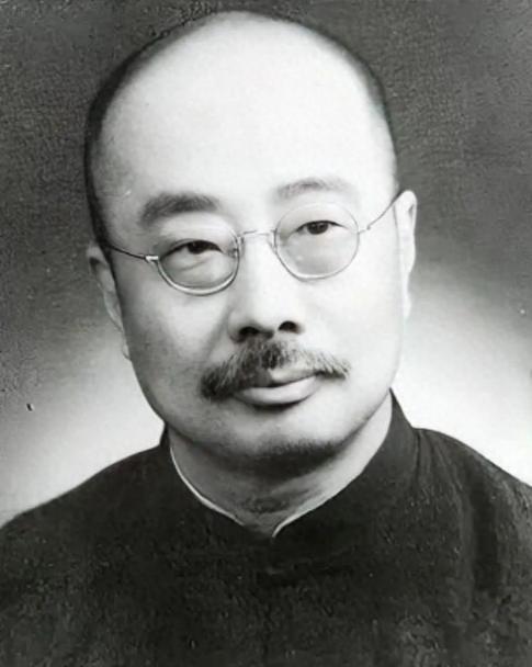 1967年，鲁迅亲弟弟周作人82岁死在厨房铺板上，死后骨灰无人敢领，连鞋都没来得