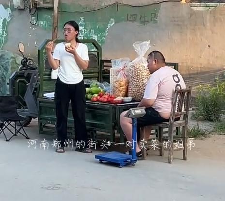 看哭了！河南郑州，女生考上河南中医药大学，但妈妈尿毒症，弟弟为了打工赚钱给她读书