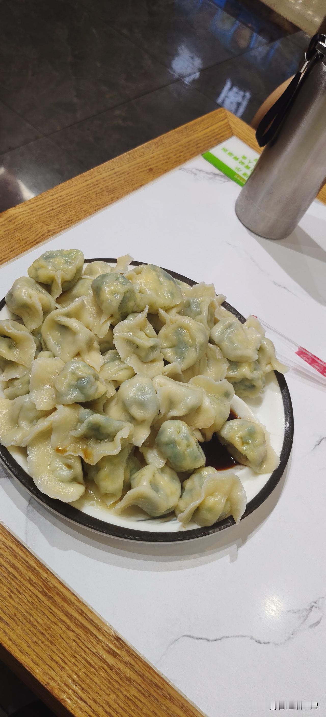 昨天下午，在京港澳高速望都服务区，第二次吃了一回管饱的饺子🥟🥟🥟🥟🥟，