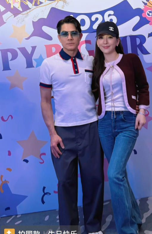 方媛也太牛了，产后5天就这么水灵灵的出现了，这简直就是“钞能力”吧的作用吧？