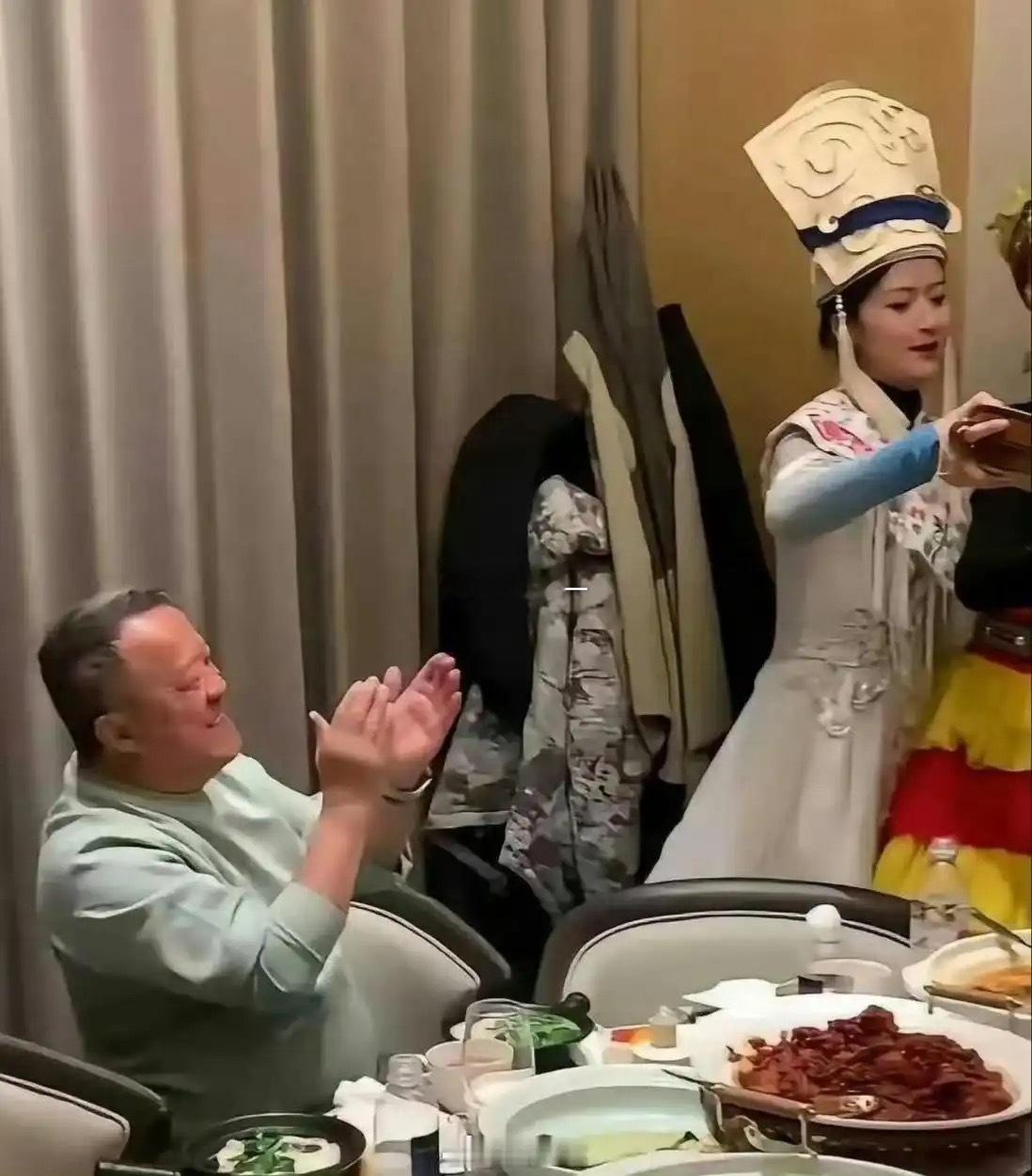 原来有钱人吃饭是这个样子的啊
