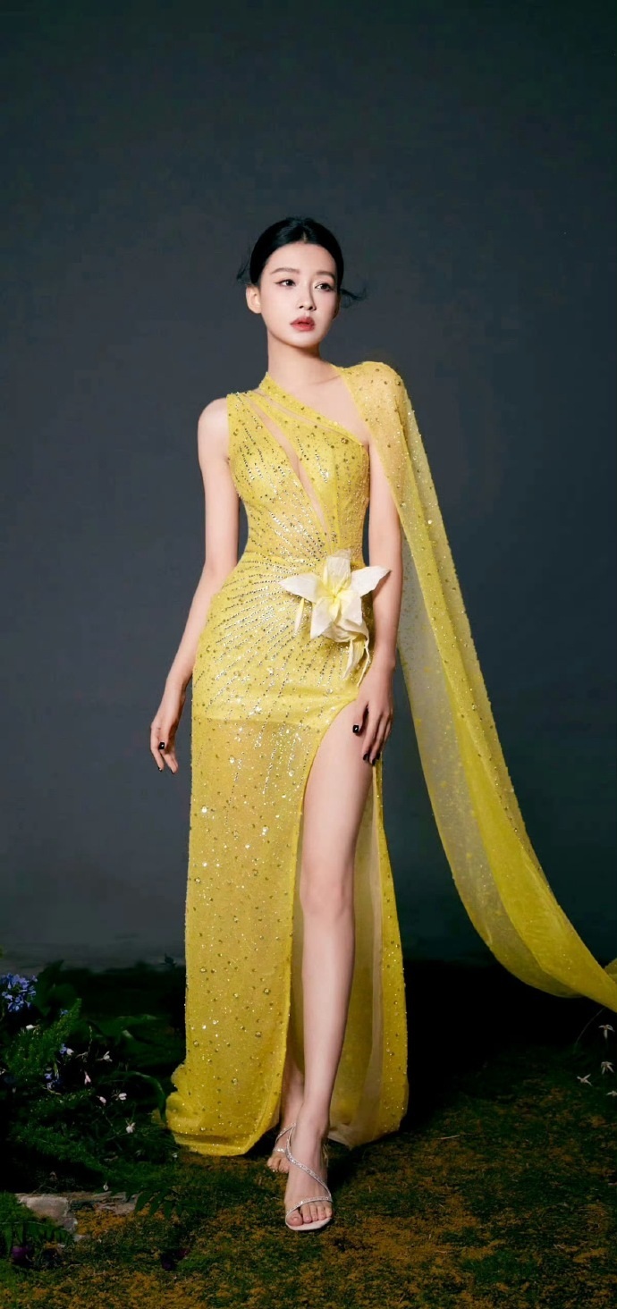 孙怡身材好绝，大长腿太耐看了，怪不得这么多人喜欢她