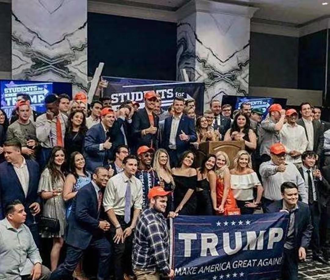 果然，美国的自由女神成了一个笑话。查理.柯克遇刺身亡后，因为他生前的极端言论，美