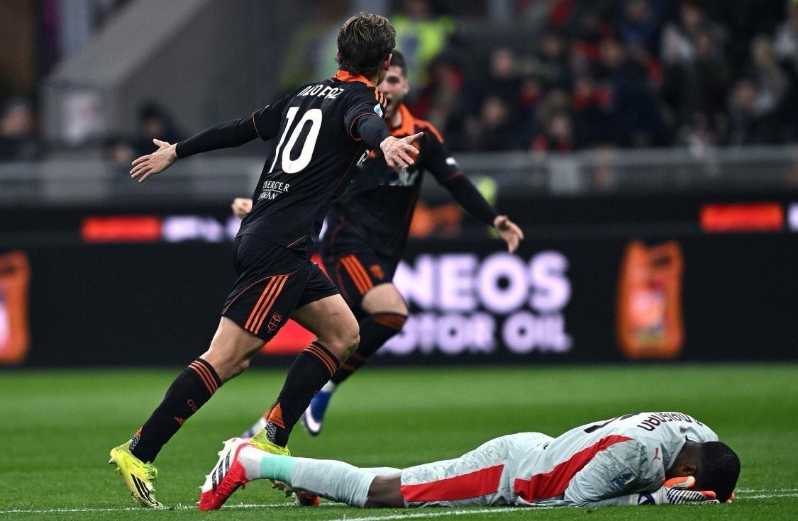 随着米兰在主场被科莫1-1逼平，同时国米在欧冠赛场被博德闪耀3-1痛击，意甲冠军