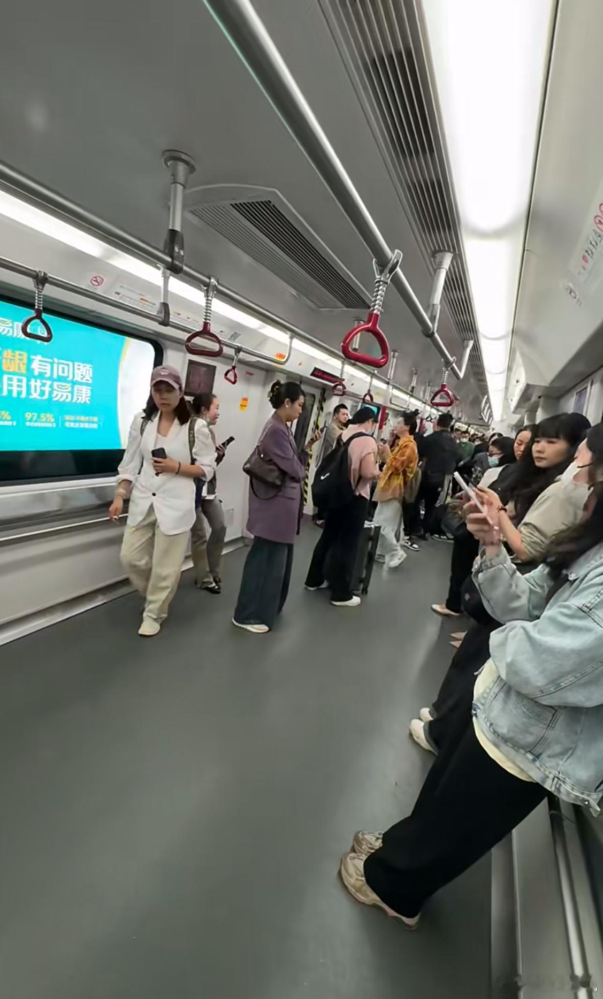为什么广州的地铁都没有座位？​​​