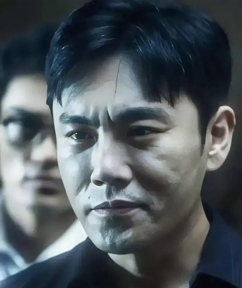 发现了一个玄学只要是秦昊演得电视剧不管他演的是正派还是反派，他都是观众讨论得