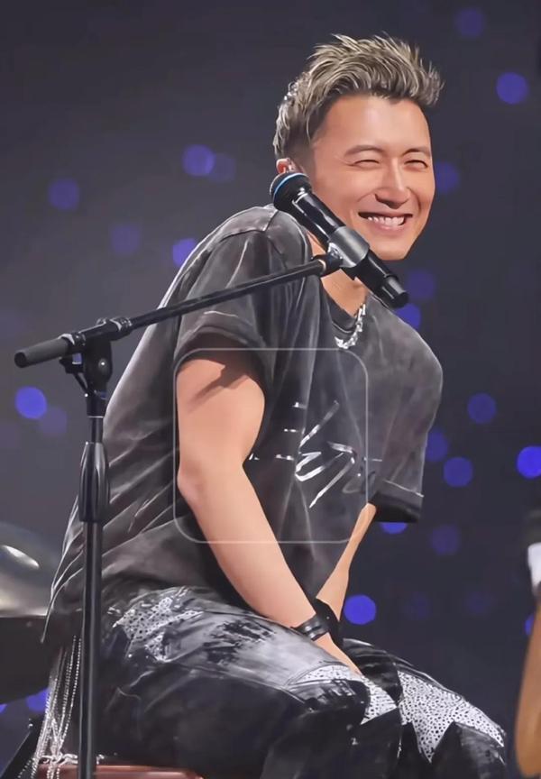这波离婚后操作谢霆锋这步棋下得有多绝？当年果断切割感情却死死攥住人性体面，给足