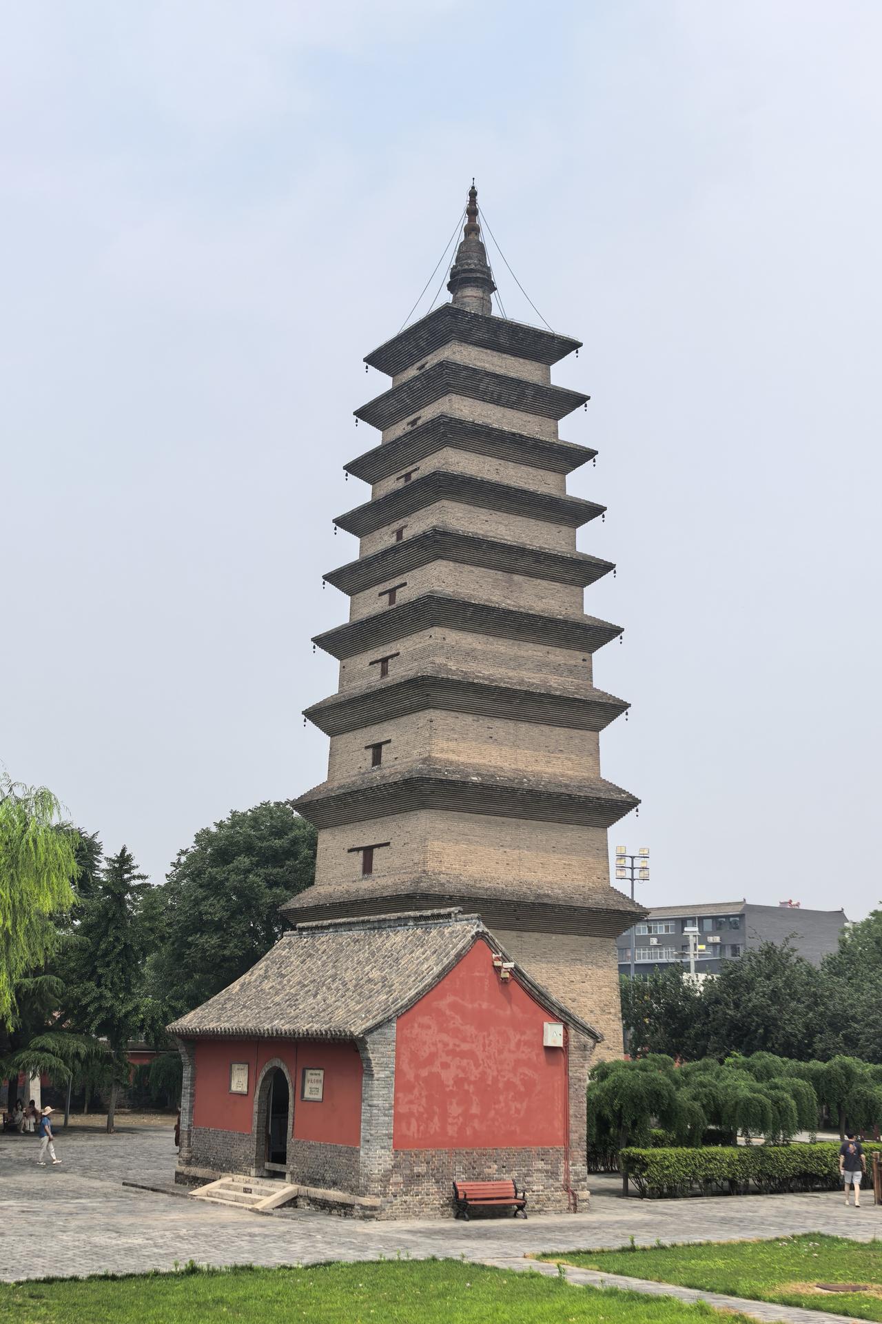 走进正定开元寺，一眼撞进盛唐余韵｜九级须弥塔静静伫立，砖壁力士石刻眉目生动，守望