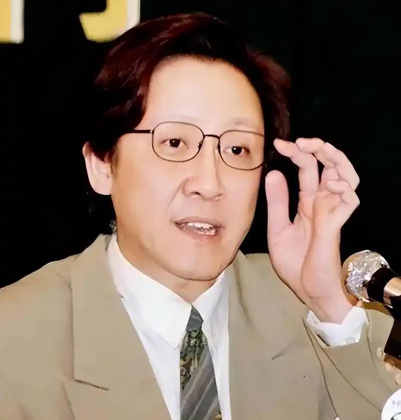 如果向华胜没死，那港圈就没人敢说周星驰一句不好。 当年周星驰也不是要离开永盛
