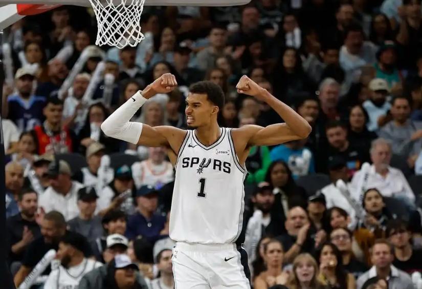 文班亚马——未来的超级巨星已经降临。本赛季马刺打了5场比赛，文班亚马率队取得