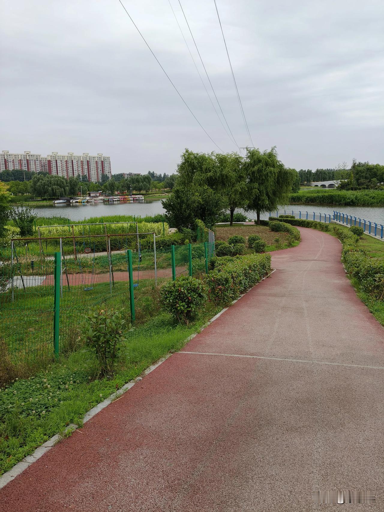 我认为，近期上海、杭州、义乌多地小商家，频繁遭遇印度游客恶意逃单，这不是偶然事件