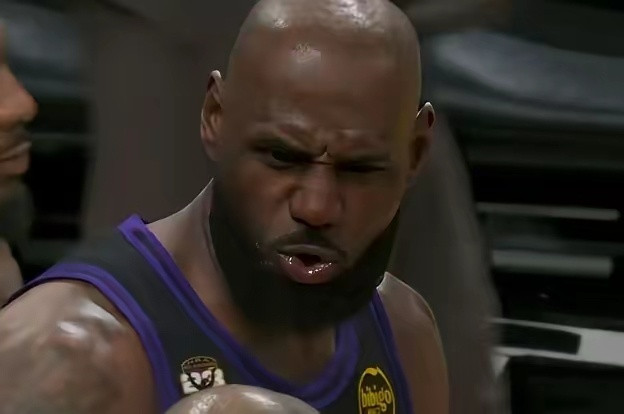 卡特绝杀湖人东子全场打的最烂，最后老汉没中，来开老汉的会了老了还要被恶心，打完