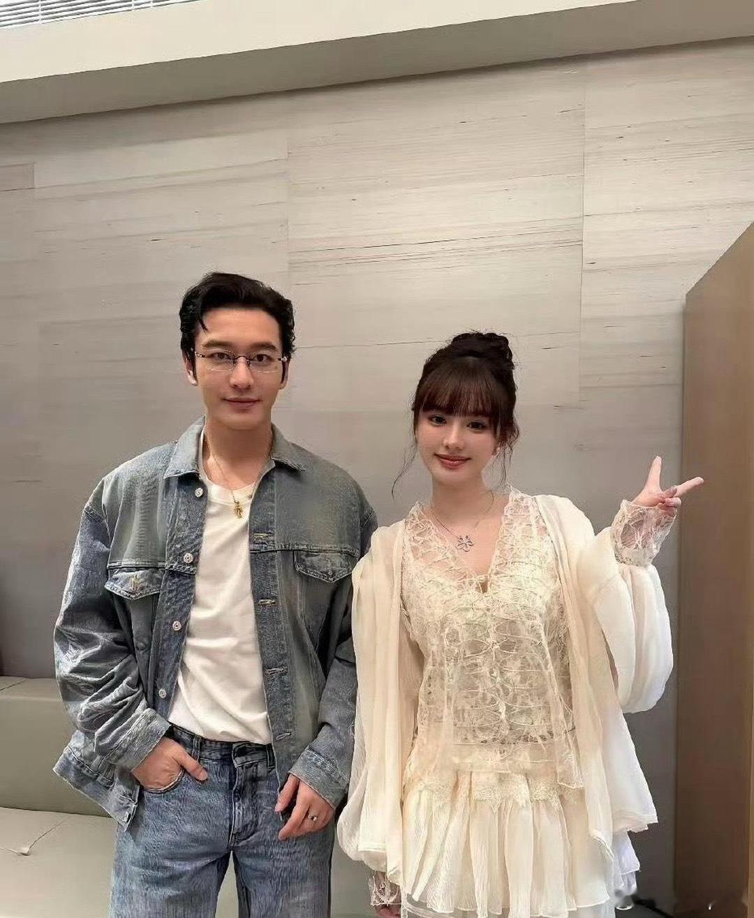 黄晓明的审美还真是统一啊。一直喜欢一个类型的女生