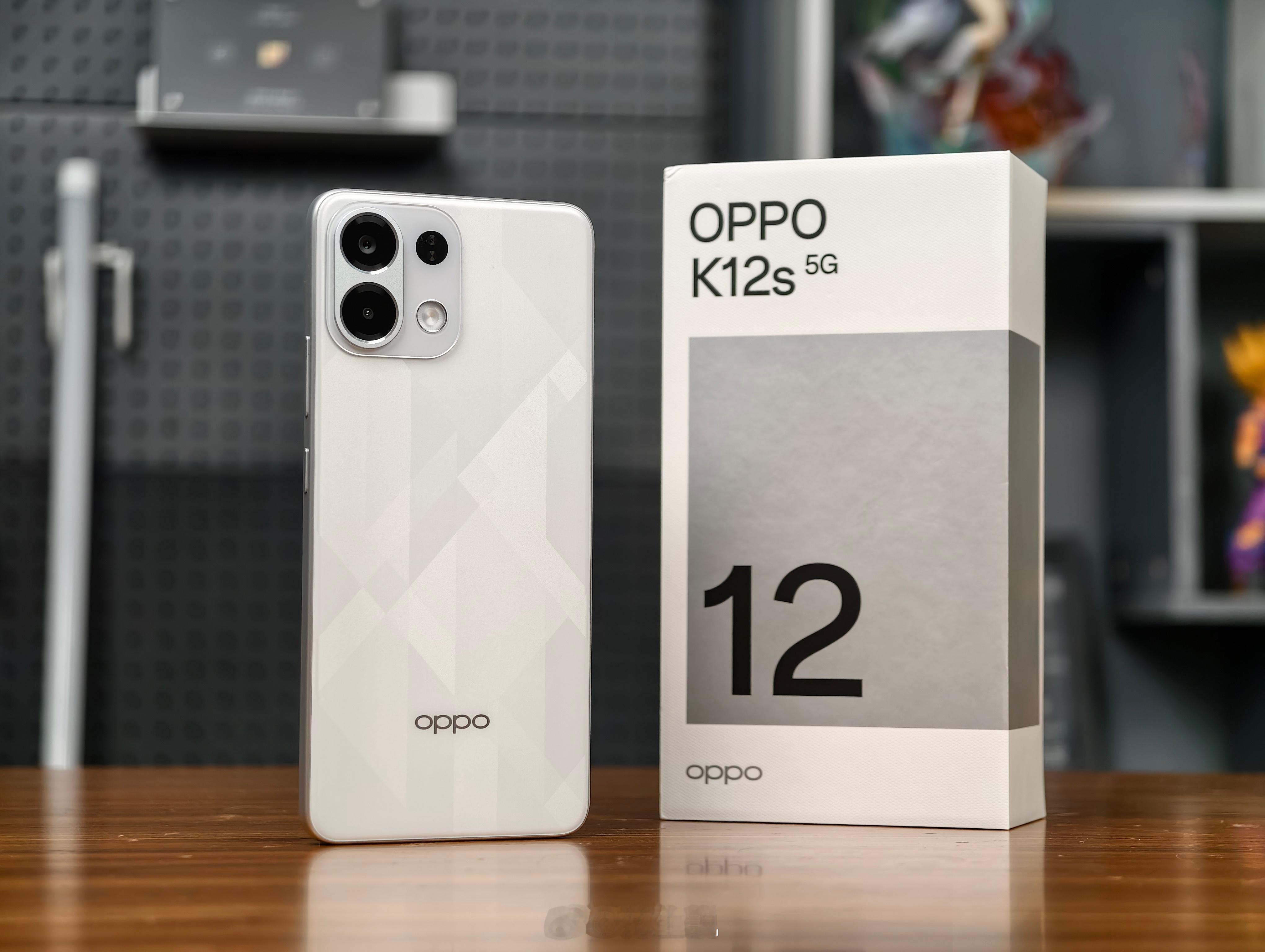 OPPO每次都能在千元机的外观上，给大家带来惊喜。这台星芒白的OPPOK12s