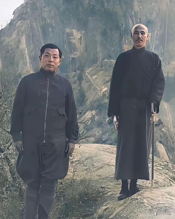 1936年10月26日，张学良陪同蒋介石游览华山1936年10月26日，