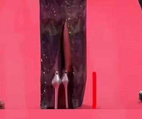 张子枫也是豁出去了，竟然穿成这样上红毯。张子枫是我们看着长大的孩子了，她的知