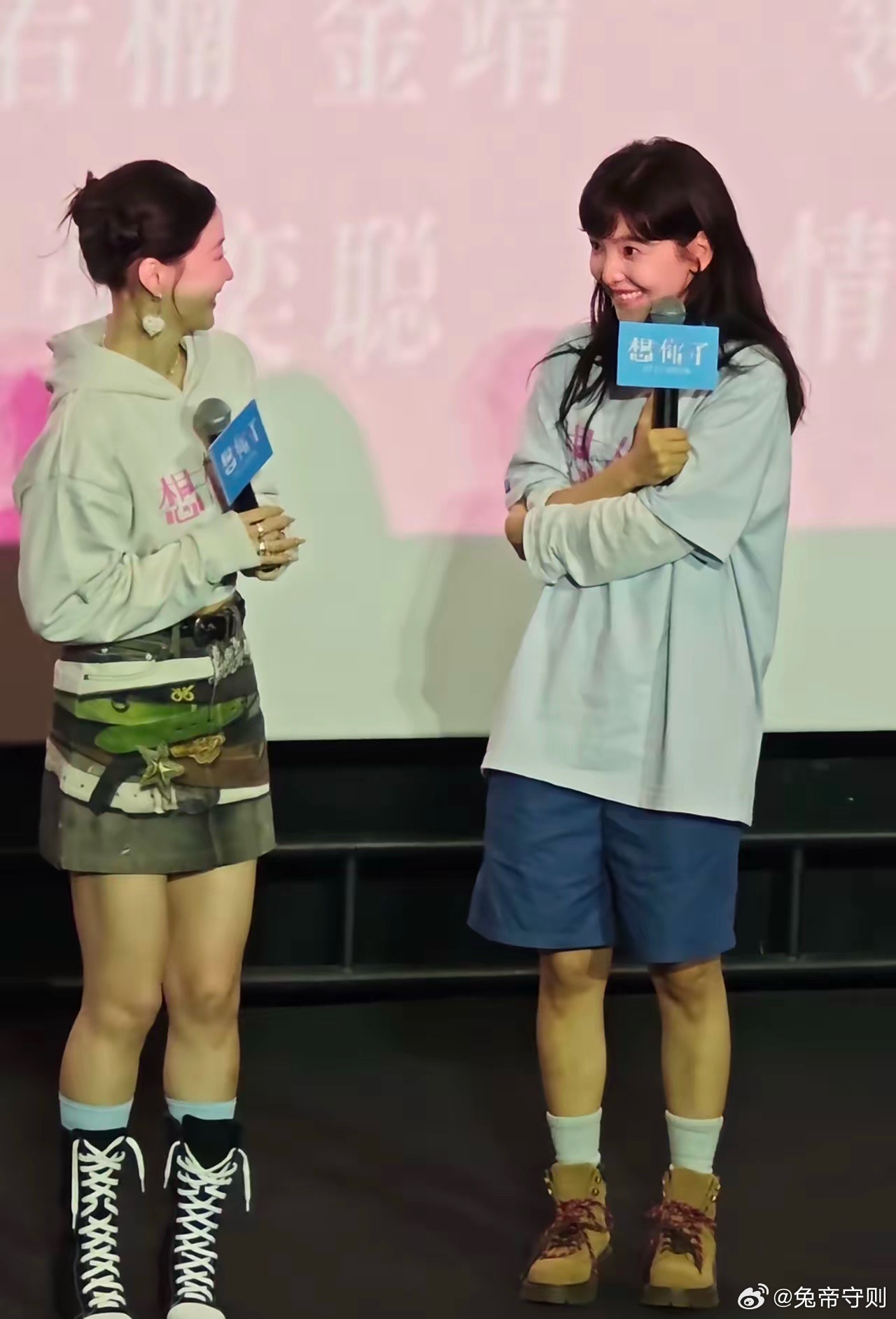 这同框，金靖居然不输章若楠诶