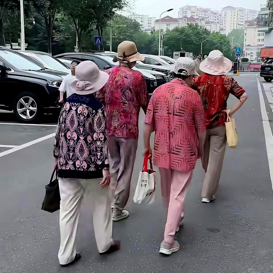 你敢信吗？刚才在商场看到一件衣服，吓得我当场放下了手里喝了一半的全糖奶茶，暗暗