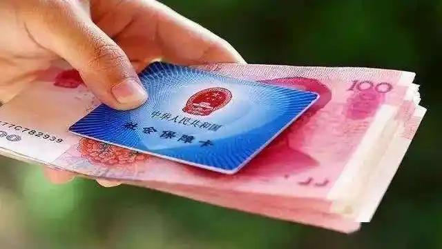 养老金的多少和什么有关系?🤓养老金多少，就看这5件事同样退休，有人拿一千
