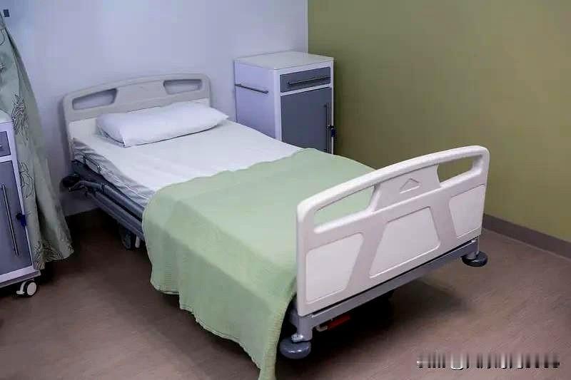一次有病住院，听病友说，医院的每个床都死过人。就是说我们住的床盖的被褥都曾经是