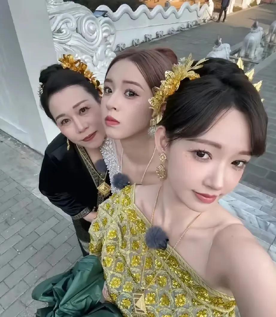 程潇妹妹和苗苗妹妹是一个情况，五官和气质就是比姐姐差了那么一丢，但就是这一丢，导