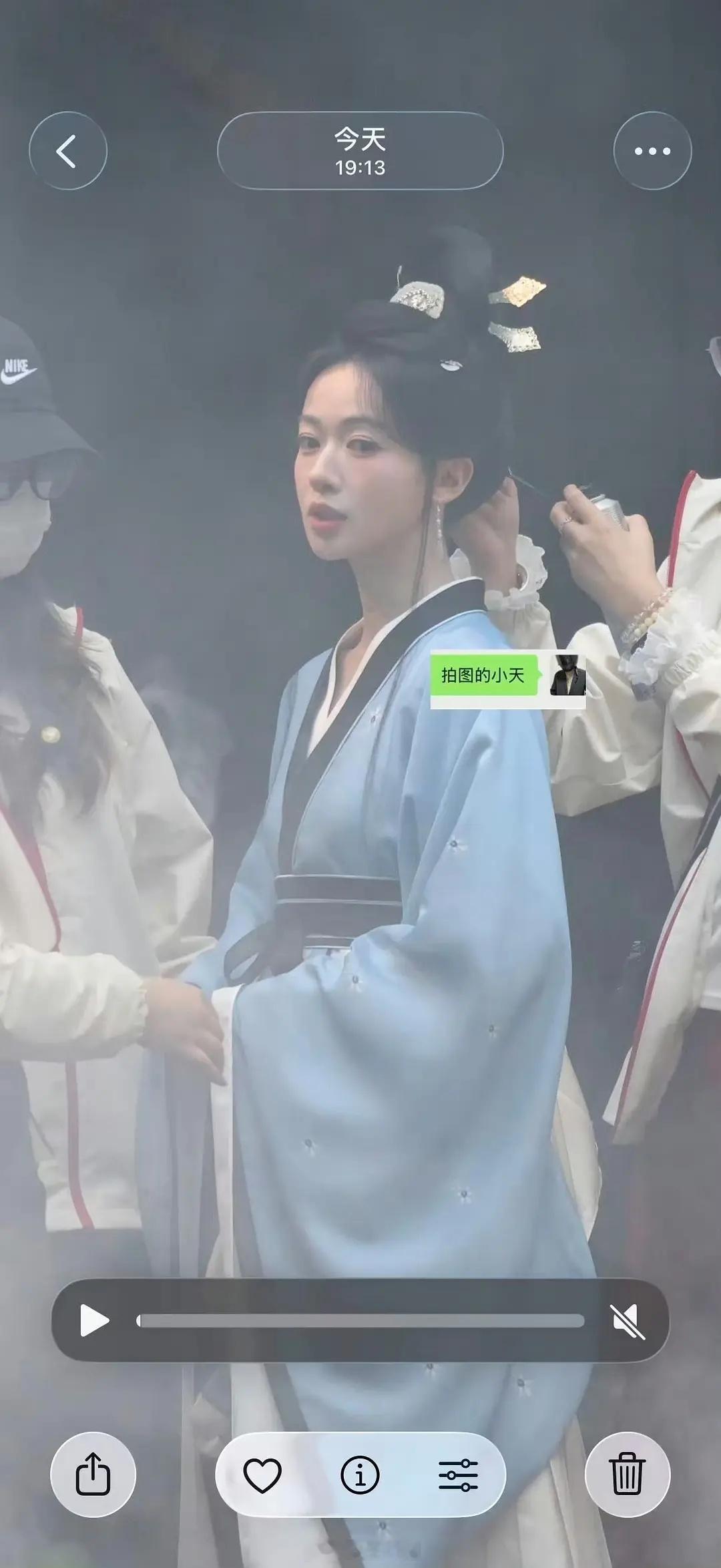 吴谨言纯生图状态很好诶，魏晋风这种大放量的衣服她穿着走起来肯定很好看