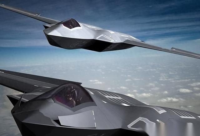 谁能想到，2025年成飞的J-36和沈飞的J-50竟然扎堆露面了。那无尾设计看着