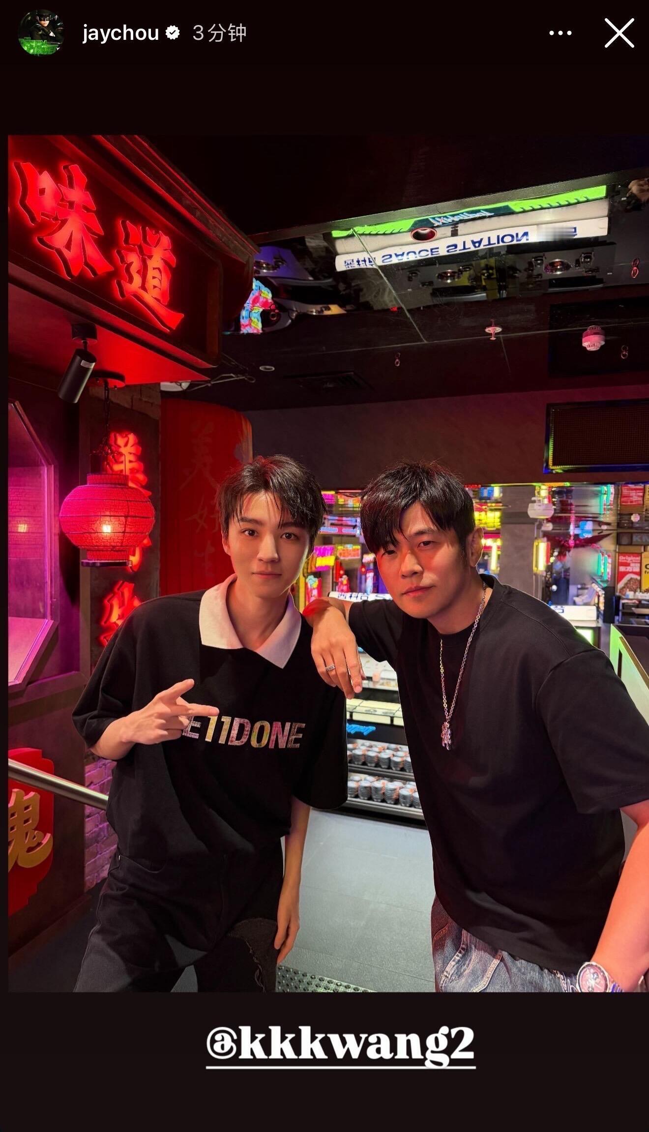 陈奕迅晒与周杰伦合影这就是天王和天王之间的合照吗什么时候能加上我