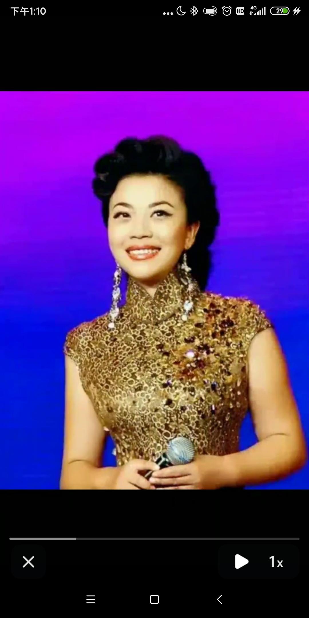张也，宛如民族声乐领域一颗璀璨的明星。1968年，她在湖南长沙艺术氛围浓厚的家