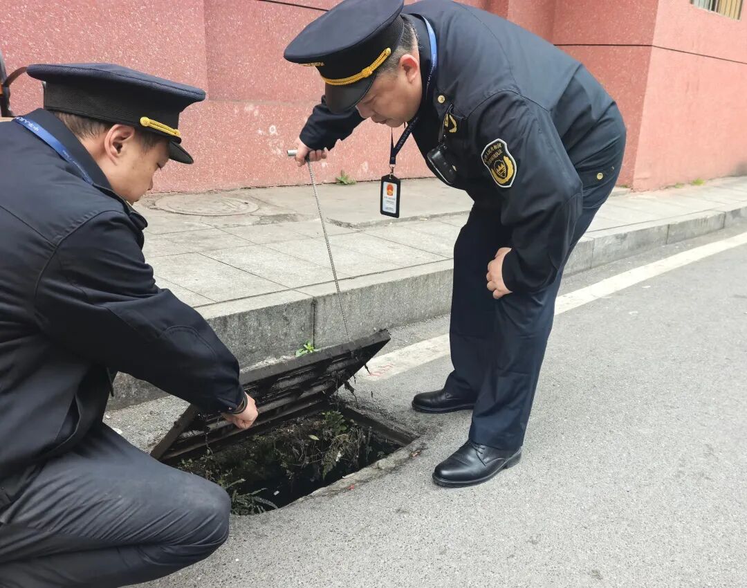 24小时, 落网! 衡阳吸粪车偷排废水, 两人被拘留